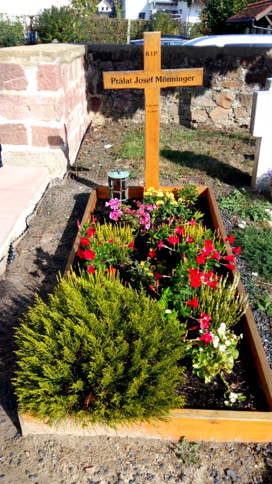 Friedhof Rüdigheim; Grab Josef Mönninger