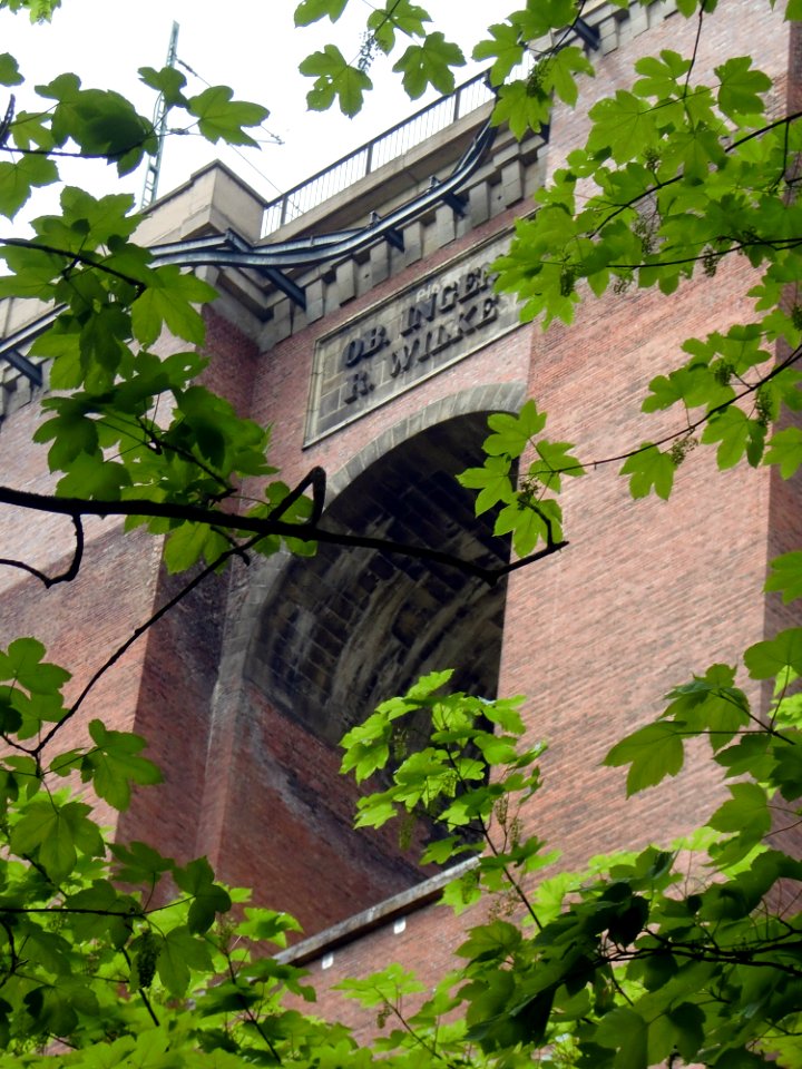 Gedenktafel Bauleiter Wilke an Elstertalbrücke