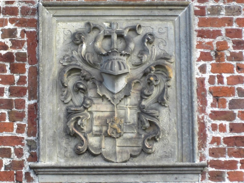 Gräfliches Wappen über dem Südportal