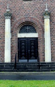 Gustav-Adolf-Kirche, Mainz-Amöneburg, Eingang