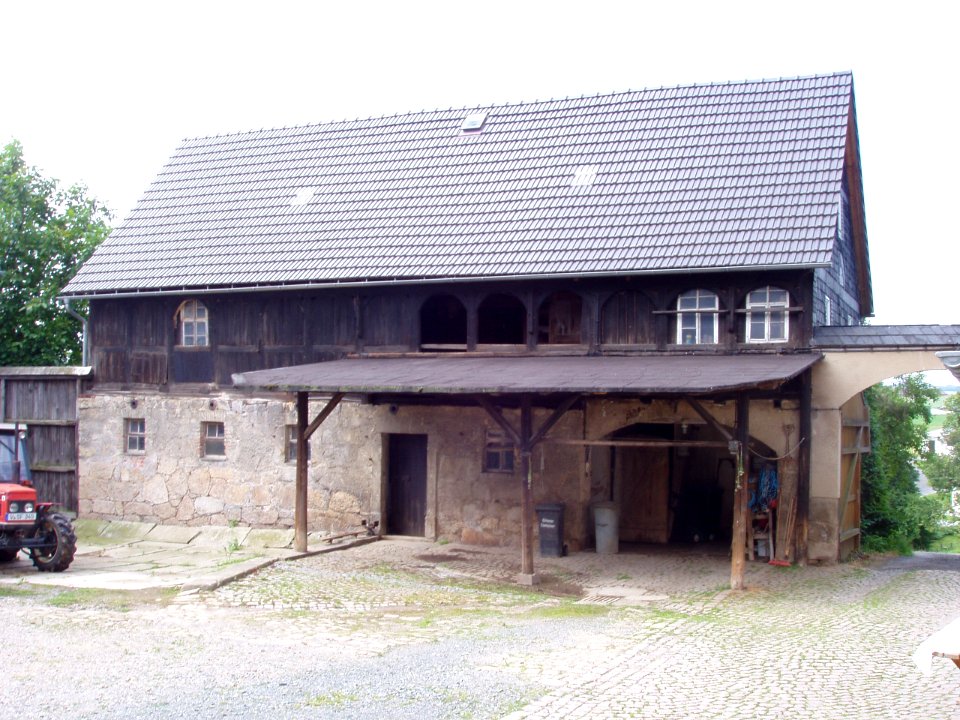 Hauptmannsgruen Stallgebaeude mit Laubengang