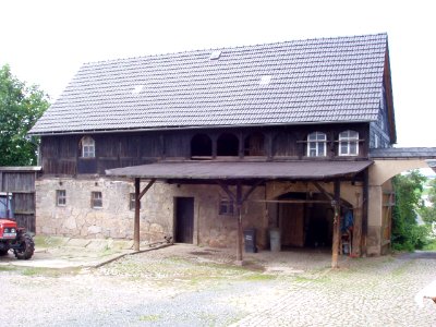 Hauptmannsgruen Stallgebaeude mit Laubengang