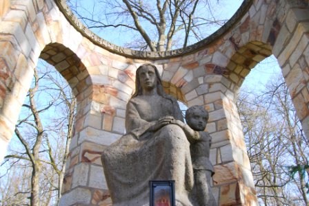Hensler, Arnold - Mutter und Kind, Friedhof Dotzheim, 1928