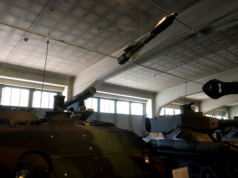 HGM Panzerhalle mit SPz Jaguar