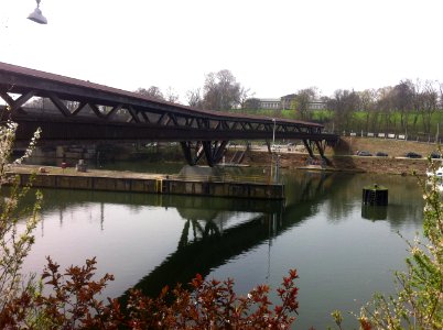 Holzsteg über den Neckar bei Bad Cannstatt