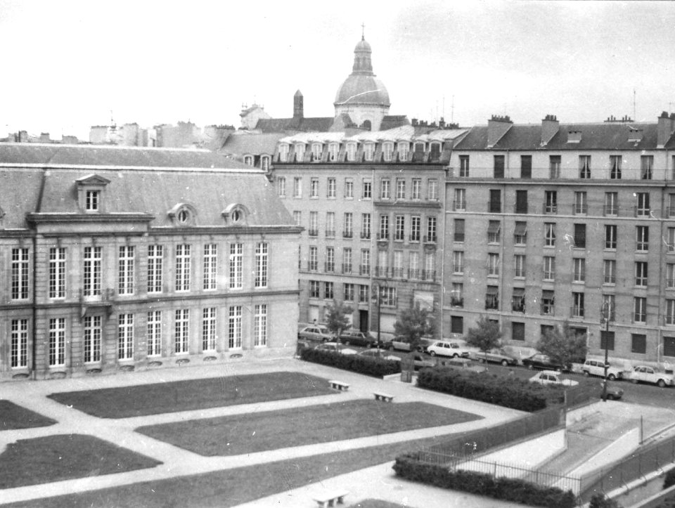 Hôtel d'Aumont & Rue des Nonnains-d'Hyères, Paris 1981