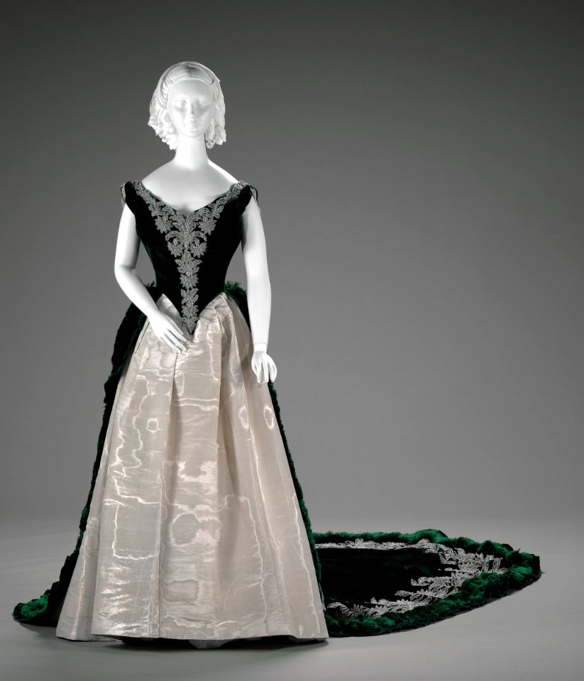 Imperial Russian court dress by Charles Frederick Worth, Paris, about 1888 02