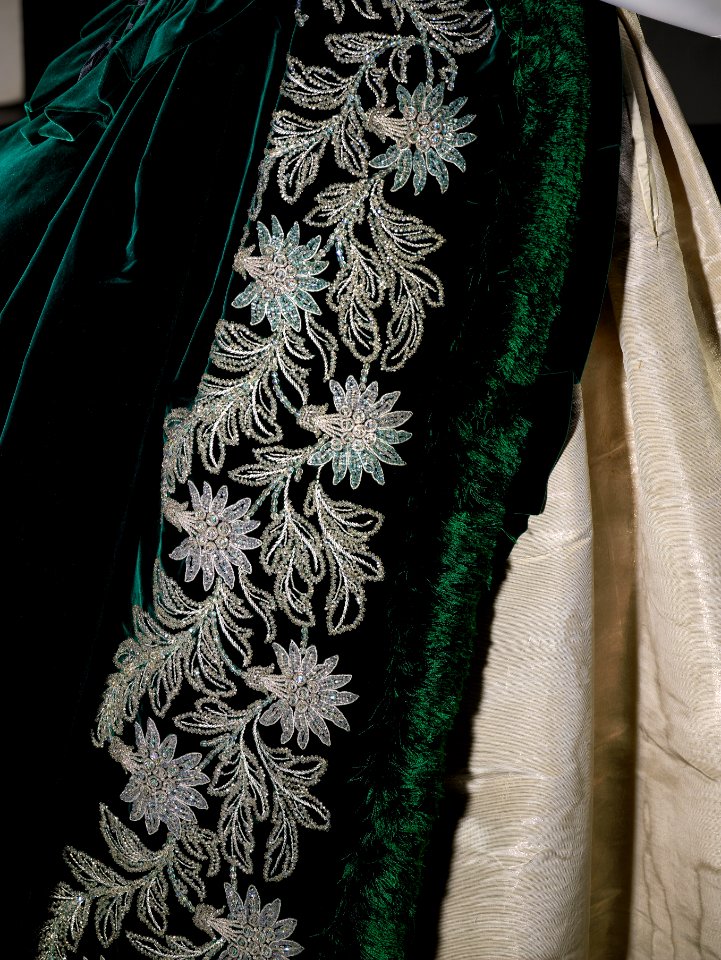 Imperial Russian court dress by Charles Frederick Worth, Paris, about 1888 05