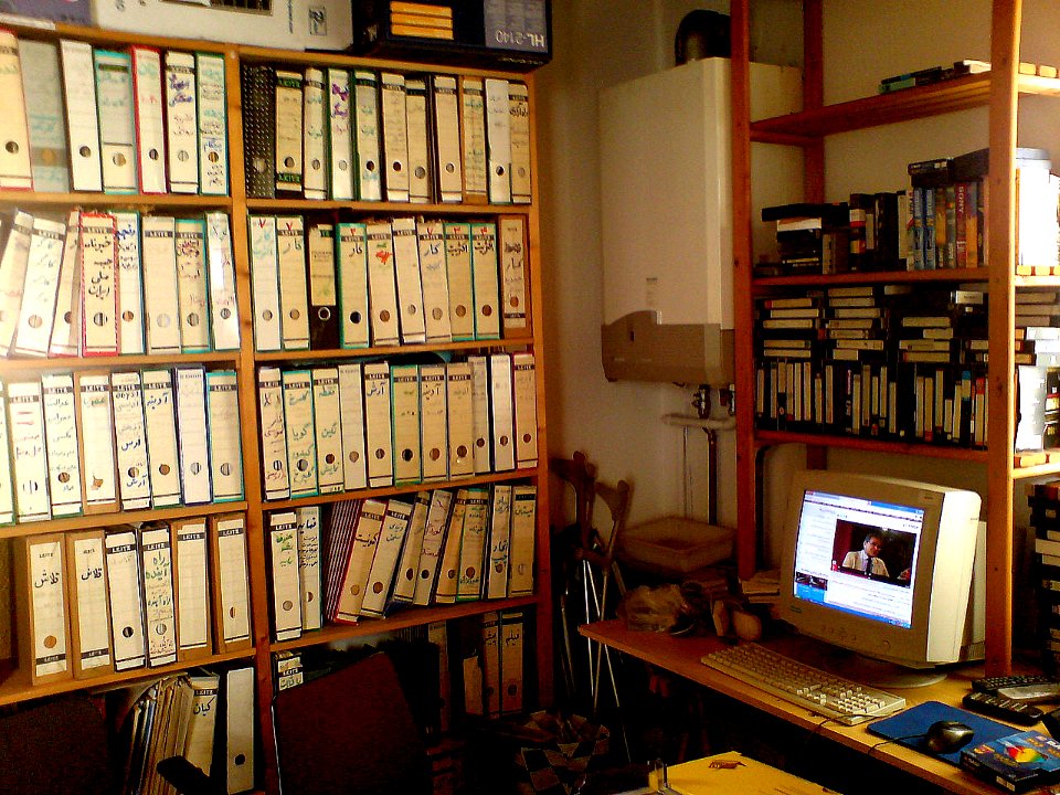 Iranische Bibliothek Hannover Tulpenstraße 15 Aktenordner Videokassetten Internet Computer