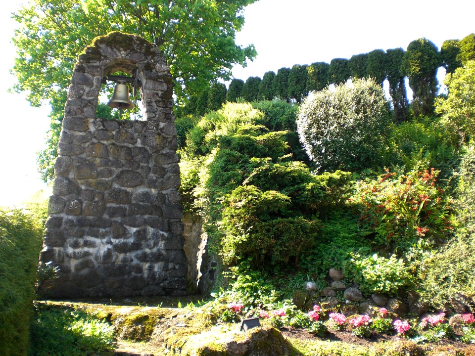Kauppen; Glockenturm an der Mariengrotte