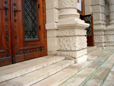 KHM Haupteingang Außenstufen (2)