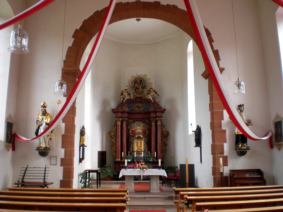 Kleinlüder -Kleinheiligkreuz; Innenansicht mit Altarraum