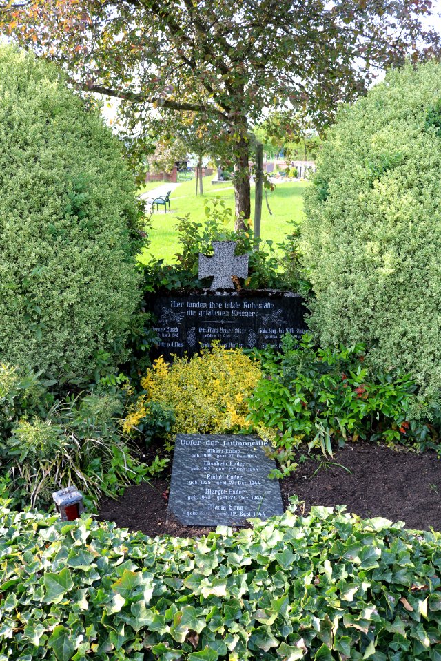 Kriegsgrab auf dem alten Friedhof in Giesel k