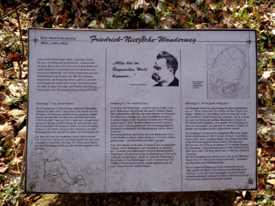 Lamberg-Nietzsche-Wanderweg-Tafel-Wallanlage