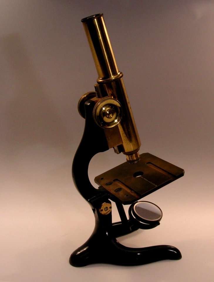 Leitz Mikroskop 1