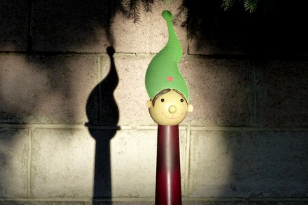 Dwarf shadow shadow play