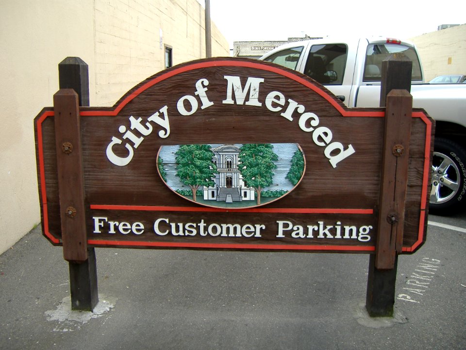 Merced downtown parking sign
