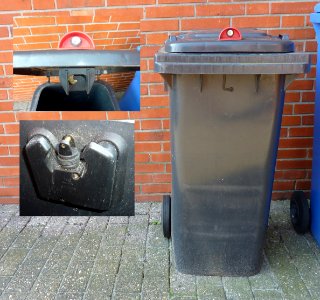 Mülltonne mit Schloss photo
