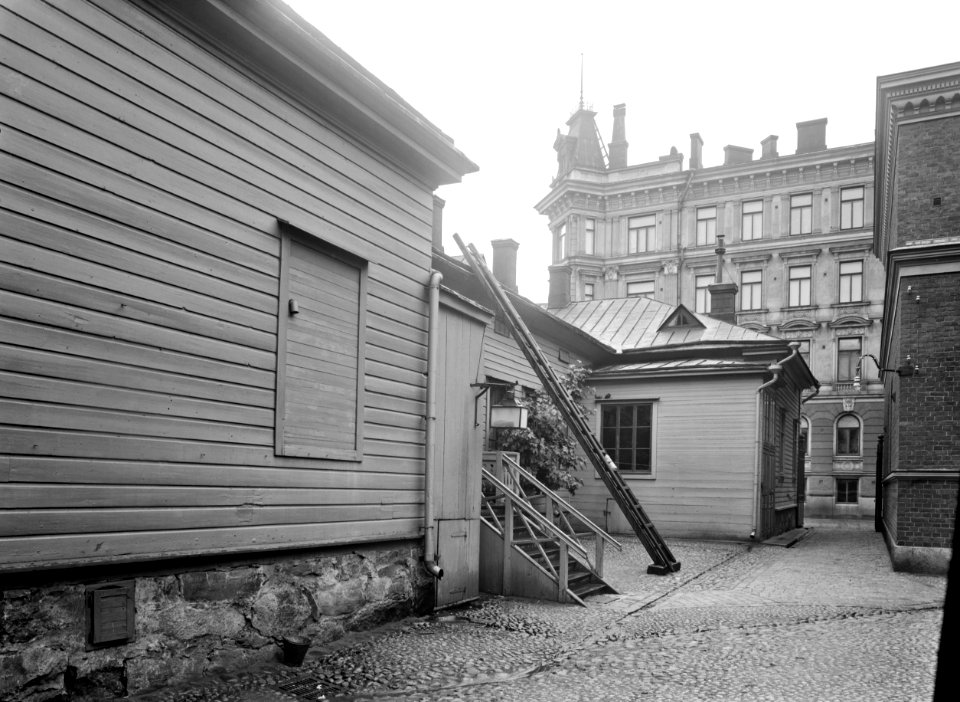 Annankatu 14 - Bulevardi 16, näkymä sisäpihalta - N894 (hkm.HKMS000005-km0000pdi5)