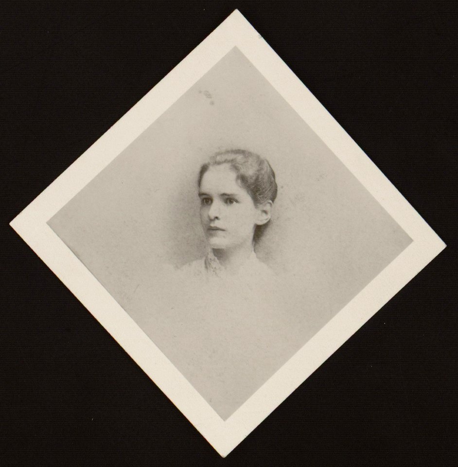 Anne Montgomerie Traubel, head-and-shoulders portrait, facing left LCCN91793273