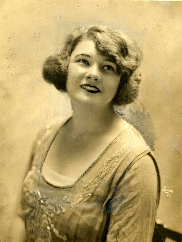 Anne Roselle, opera singer (SAYRE 8188)