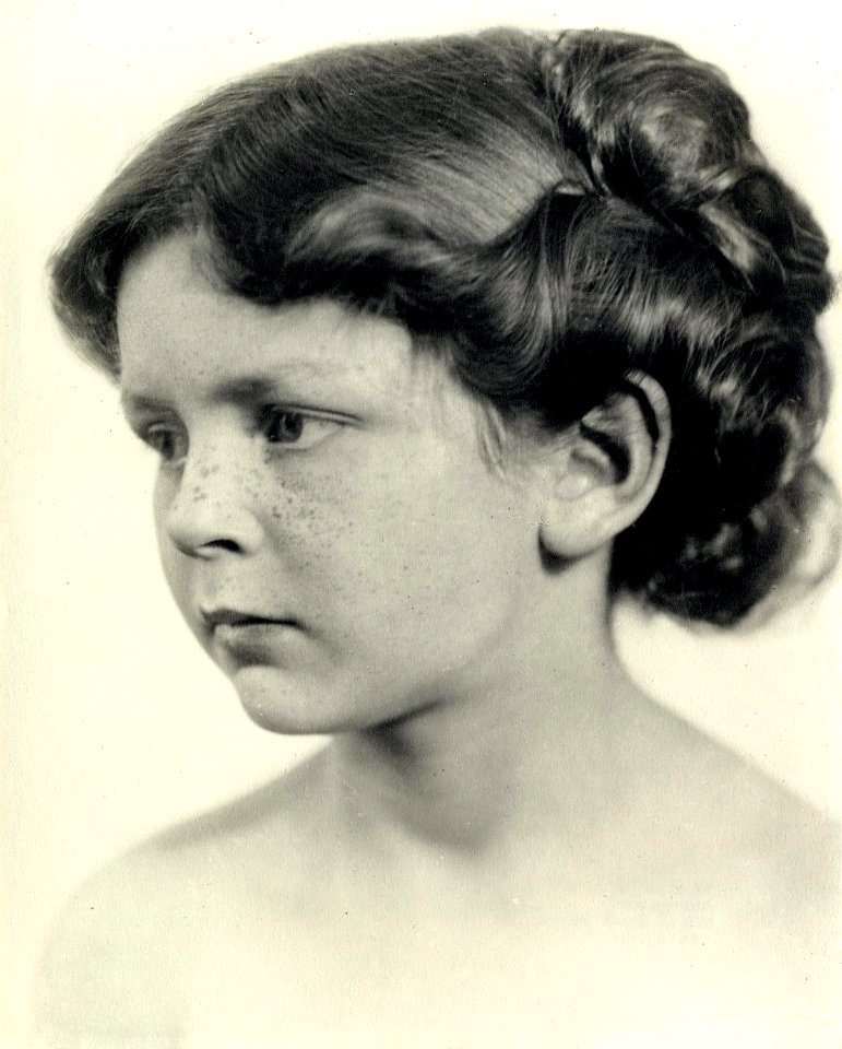 Annemarie Erfurth by Hugo Erfurth, c.1910
