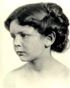 Annemarie Erfurth by Hugo Erfurth, c.1910