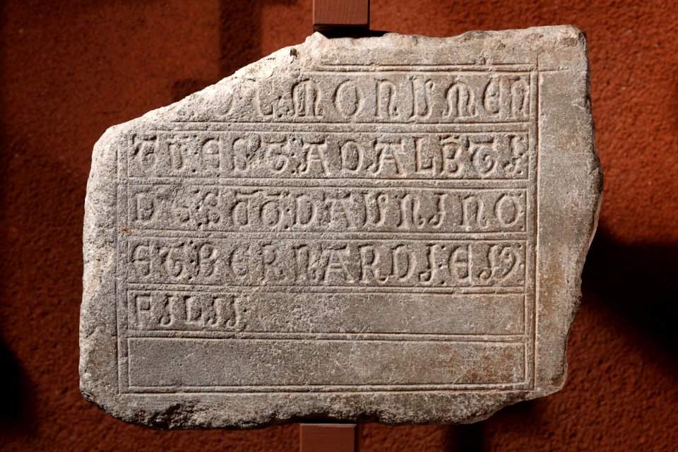 Anonyme français - Epitaphe de Adalbati de Sco Daunino - Musée des Augustins - RA 538