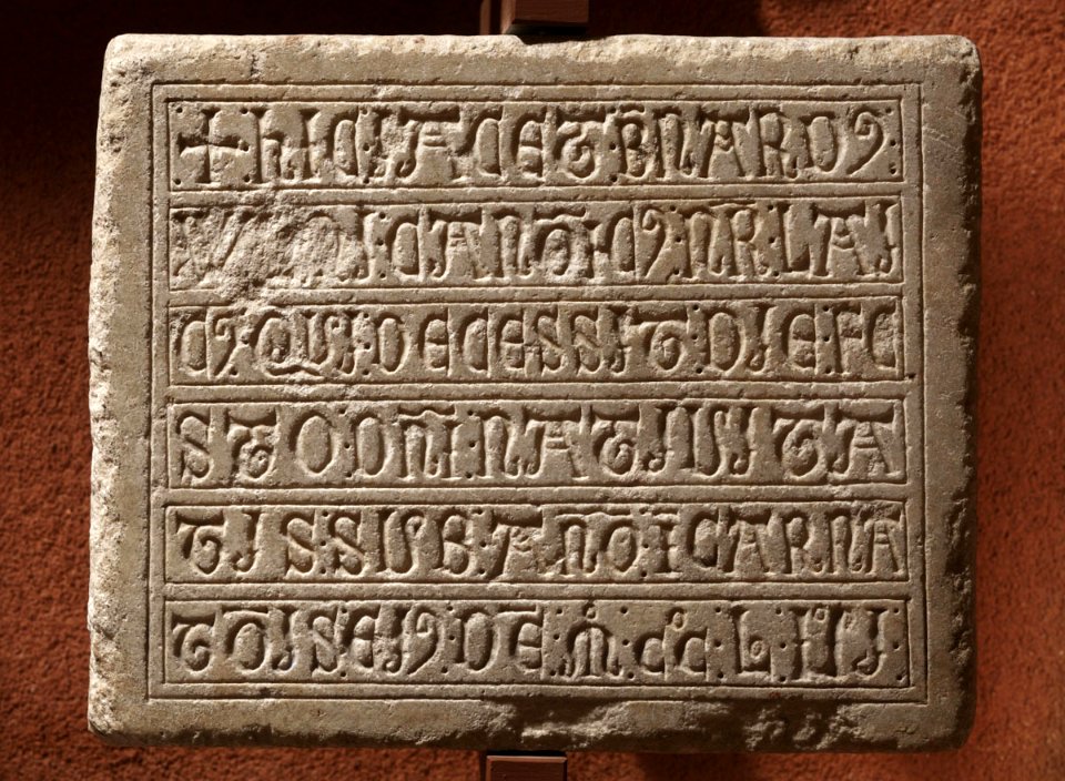 Anonyme français - Pierre tombale de Bernard Guillaume, chanoine de Saint-Sernin - Musée des Augustins - D 1961 8