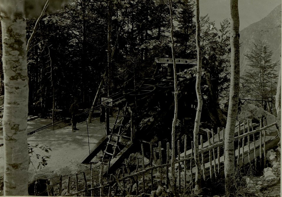 Anordnung der Zugseilräder der Drahtseilbahn Golubar Planina. (BildID 15480650)