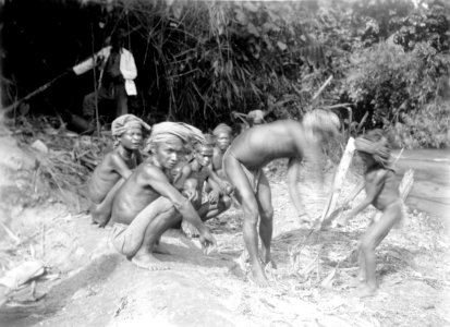 Anropandet av andar. Se text-. Sulawesi, Peleng, Poso, Banggaai. Indonesien - SMVK - 010852