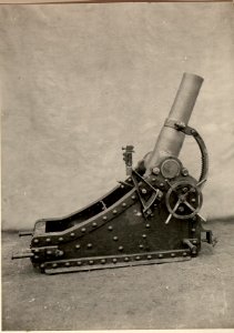 Ansicht der 10 cm M. 05 Panzerhaubitze in der 15 cm M. 80, aufgenommen am 17. Oktober 1915 (BildID 15474620)