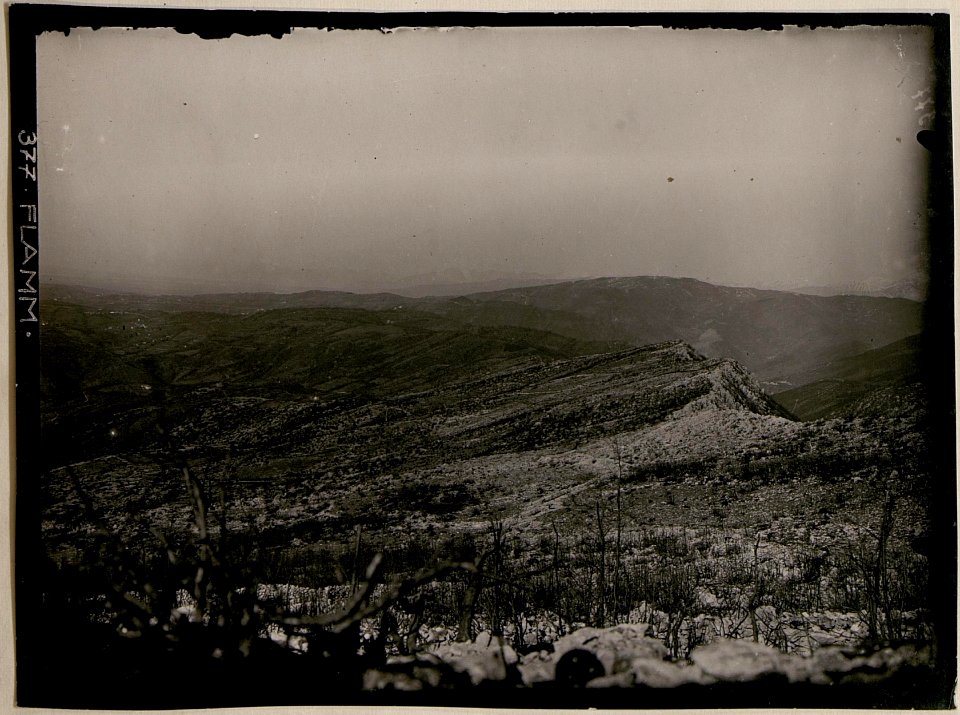 Ansicht der von den Italienern besetzten Stellungen bis zum Steilabfall des Monte Sabotino (BildID 15732439)