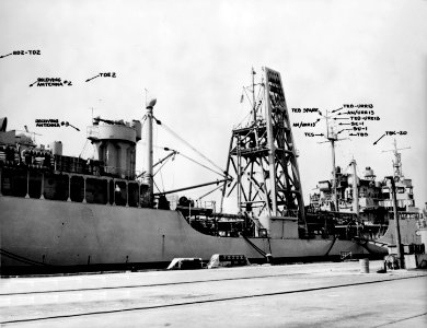 Antenna arrangement of USNS Enoree (T-AO-69) in June 1954