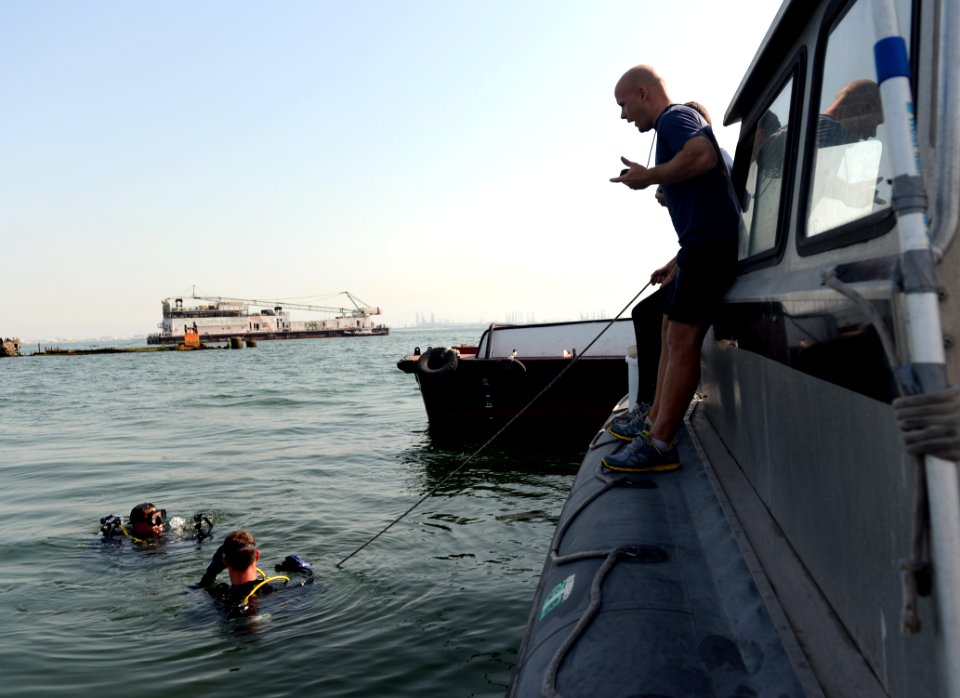 Anti-Terrorism Force Protection inspection dive 130124-N-PF210-151