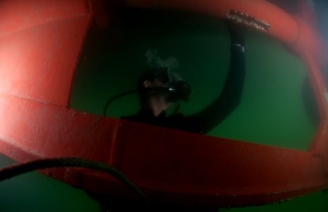 Anti-terrorism force protection inspection dive 130127-N-GG400-006
