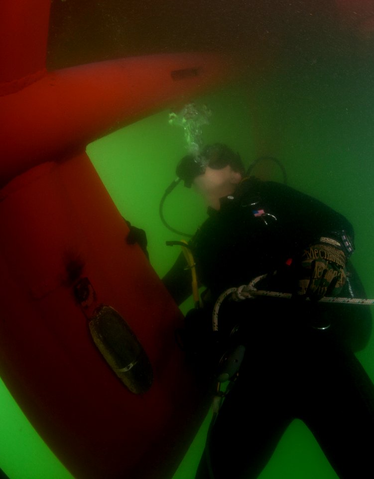 Anti-terrorism force protection inspection dive 130127-N-GG400-014