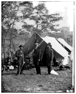Antietam, Md. Allan Pinkerton, President Lincoln, and Maj. Gen. John A. McClernand LOC cwpb.04339