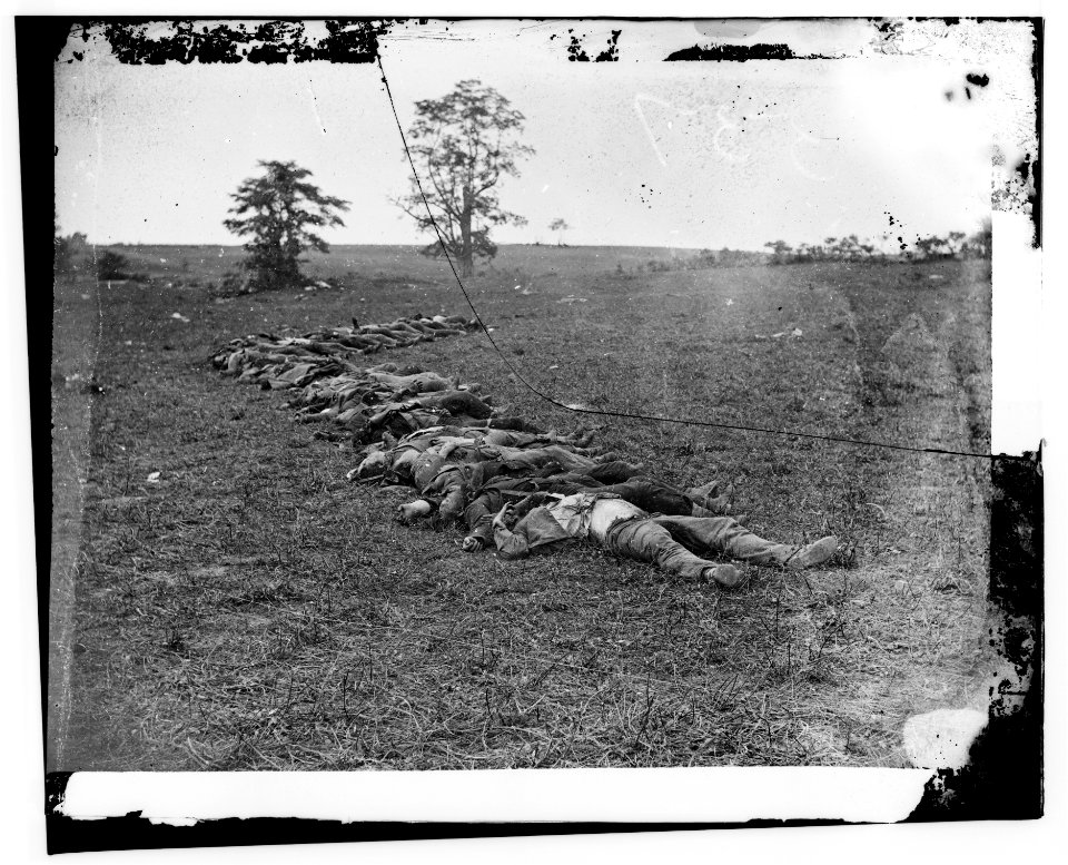 Antietam, Md. Bodies of Confederate dead gathered for burial LOC cwpb.01094