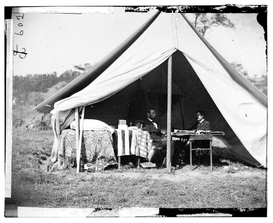 Antietam, Md. President Lincoln and Gen. George B. McClellan in the general's tent; another view LOC cwpb.01132