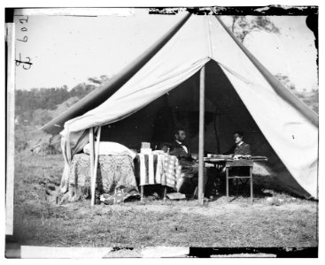 Antietam, Md. President Lincoln and Gen. George B. McClellan in the general's tent; another view LOC cwpb.01132