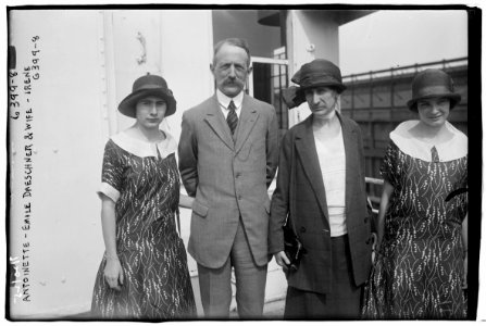 Antionette, Emile Dreschner & wife, Irene LCCN2014718500