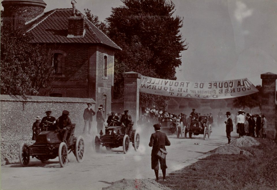 Antony en tête devant Levegh au départ du Paris-Trouville 1899 (et vainqueur sur Mors)