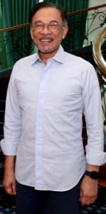 Anwar Ibrahim (half-cropped)