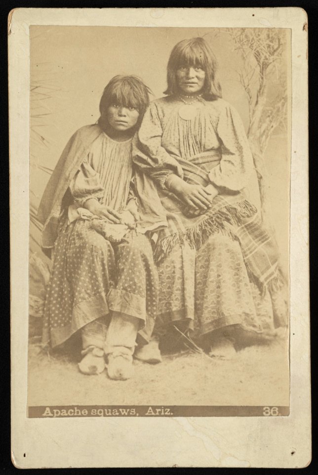 Apache squaws, Ariz. LCCN2012649199