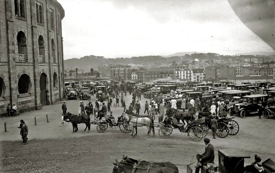 Aparcamiento de la plaza de toros de 'El Txofre' (2 de 2) - Fondo Car-Kutxa Fototeka