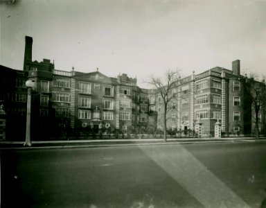 Apartment building, Chicago, early 20th century (NBY 559)