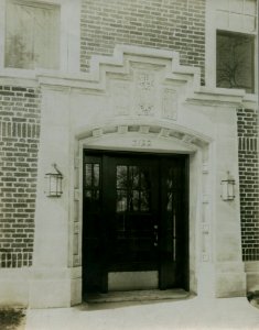 Apartment building, Chicago, early 20th century (NBY 778)