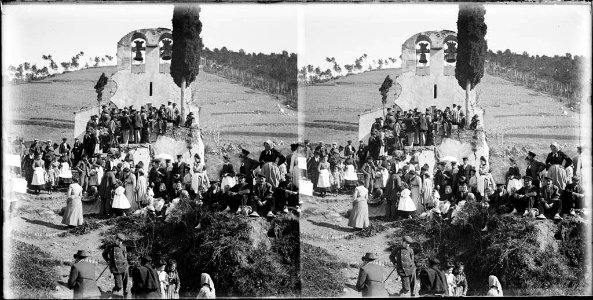 Aplec davant de l'ermita de Sant Medir