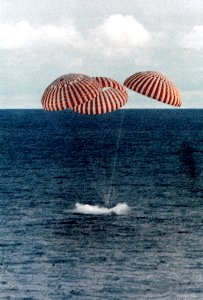 Apollo 13 splashdown (S70-35638)